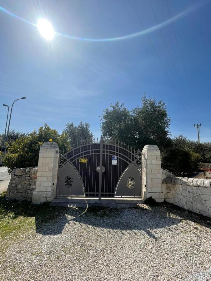 Villa Dama Чистернино Екстериор снимка